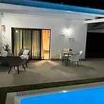 Seaside In El Roque Villa *