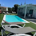 Seaside In El Roque Villa *
