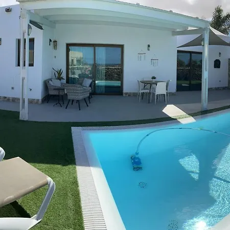 Seaside In El Roque Villa *